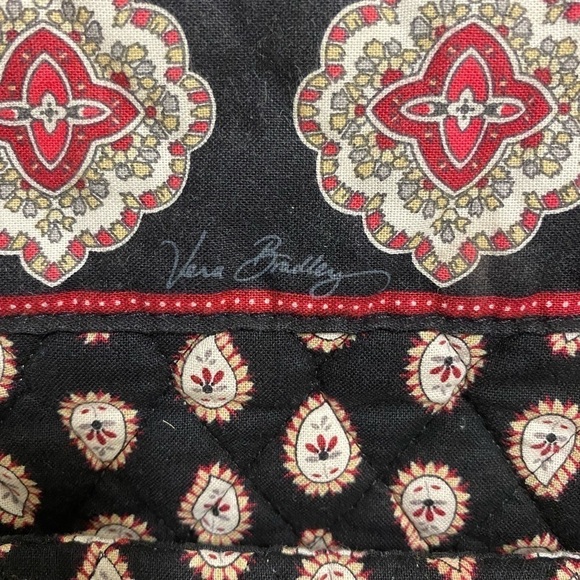 Vera Bradley ‘Classic Black’ tote - Picture 2 of 5